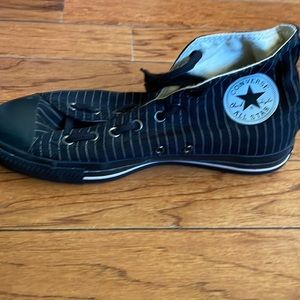 Converse size 9